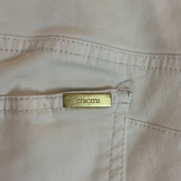 White Jeans Chico’s Uplifting So Slimming stretch size 0 (4) - Picture 5 of 5